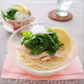 さらりと作って、つるりと食べる「パクチーサラダうどん」