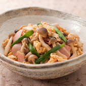 オイスターソースを使いこなす♪しめじとベーコンの玉子炒め