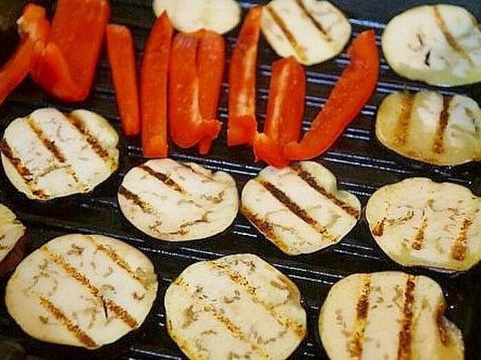 5.野菜を焼く。