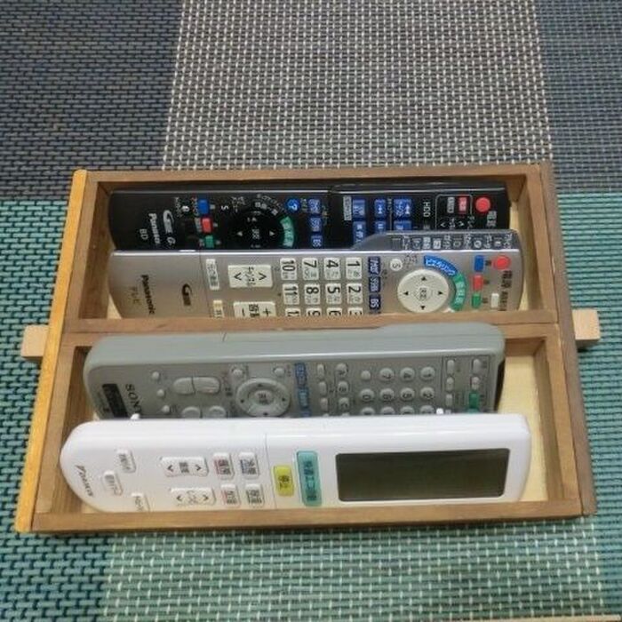 【セリアの木製トレイ】簡単リメイク♪ リモコン収納BOX