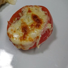 切って焼くだけ! トマトのクイックグラタン