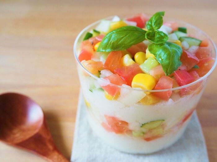 ♪野菜の宝石箱や~!マッシュポテトとカラフル野菜の段々サラダ