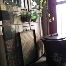 【見せる収納】置き場のないトレイの収納は、ここに!