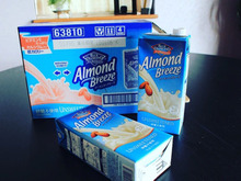 コストコのアーモンドミルク、『アーモンド・ブリーズ』の味や値段など、購入レポ!