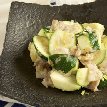 ズッキーニと豚バラのネギ塩炒め