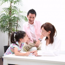 世帯年収500万円の家庭(夫婦+子ども1人)の“理想の貯蓄額”っていくら?