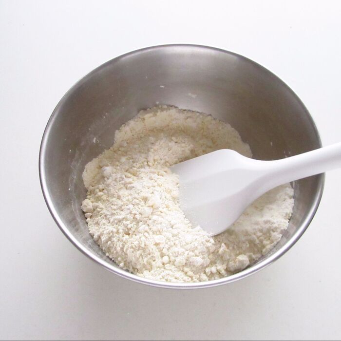 粉類を混ぜる。