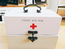 100均DIY!持ち運びしやすい救急箱♪