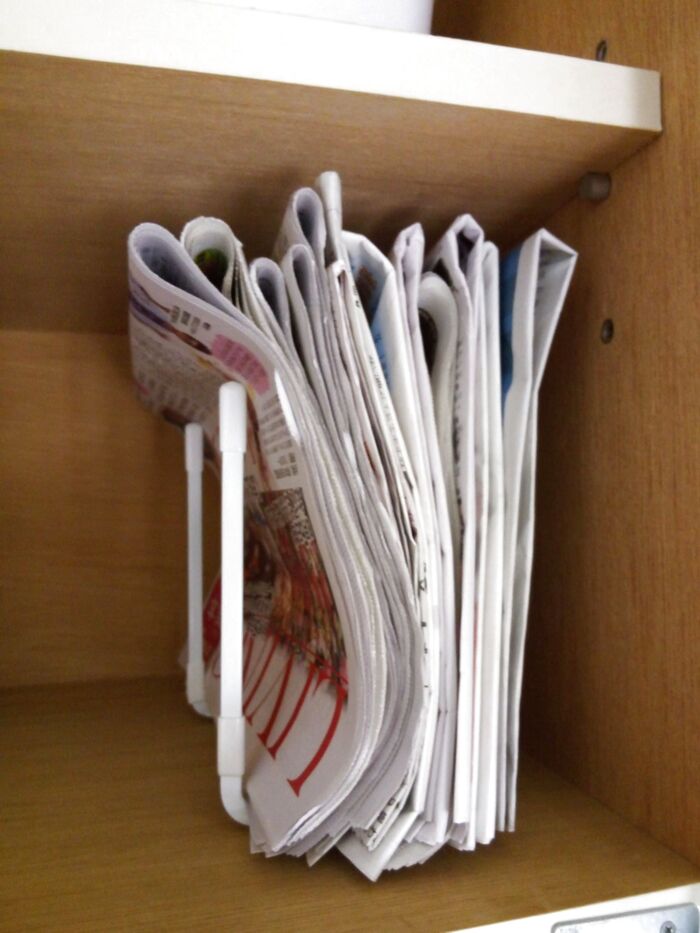 【ダイソーのディッシュ*ラック】で新聞紙の収納が出来る☆