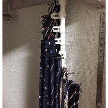▪️ネクタイ収納▪️つっぱり棒を縦に使ってクローゼットのデッドスペースを有効活用