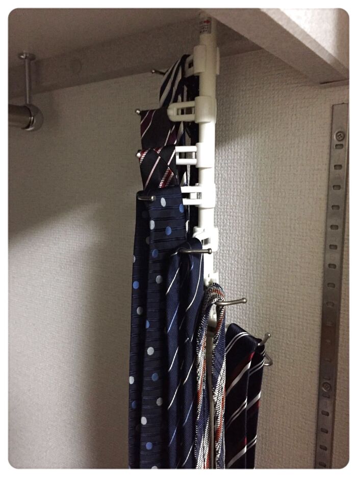 ▪️ネクタイ収納▪️つっぱり棒を縦に使ってクローゼットのデッドスペースを有効活用