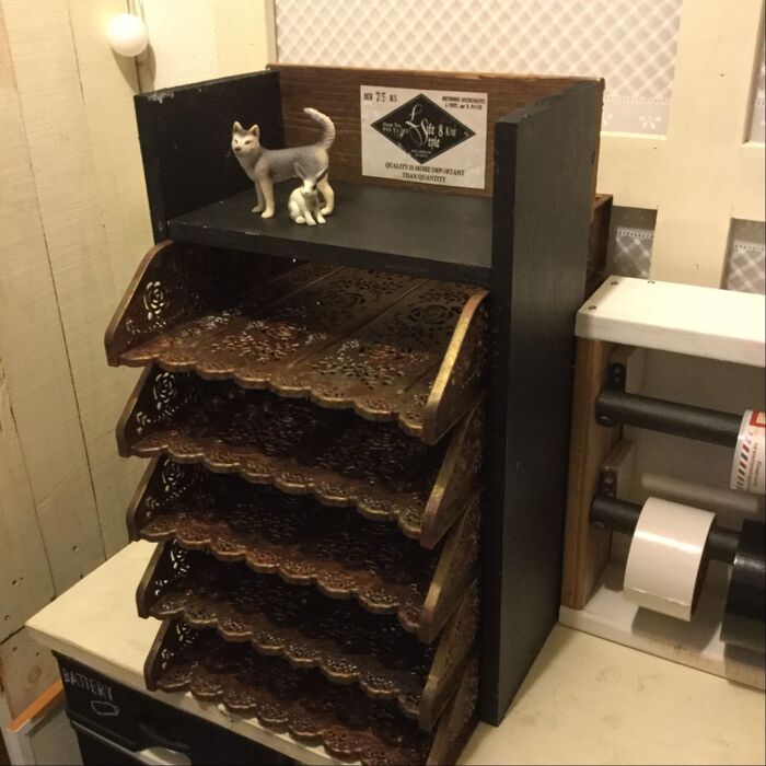 ダイソーの書類収納ラックをアイアン風に。そして使いやすく。