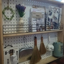 掃き出し窓が収納棚に大変身♪私物置き場に☆