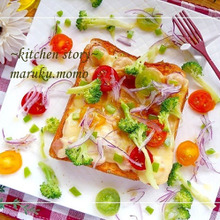 簡単にアートなピザになる! カラフルべジの『ばらまき★ピザ』