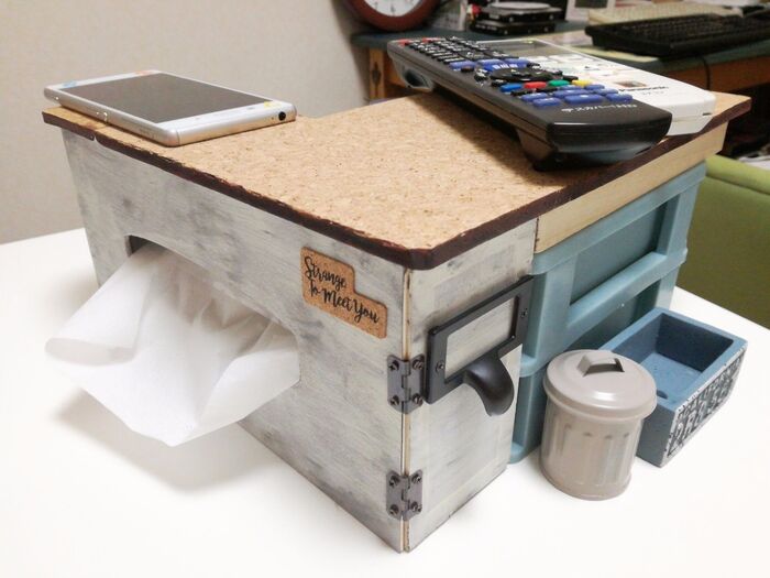 屋根にリモコン♪シャビーなハウス型ティッシュケースを100均DIY