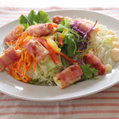 簡単おいしい!ベーコンチーズロールのサラダ