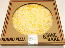 コストコ名物の巨大ピザはアレンジ無限大。「チーズピザ」で楽しいランチタイム