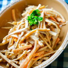 圧力鍋で超時短!りんごジュースを使った「デリ風”ゴボウサラダ”」