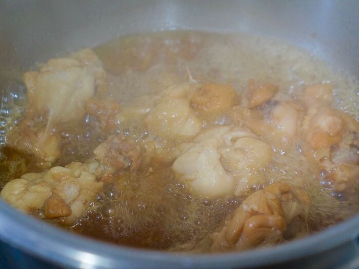 蓋を開けたら中火強で煮詰めます