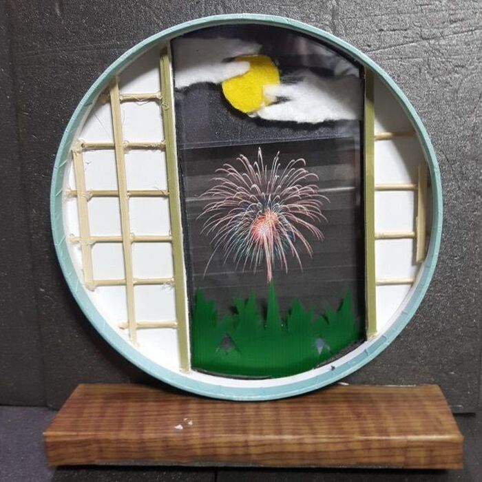 100均の材料で作った丸窓から見た月と花火