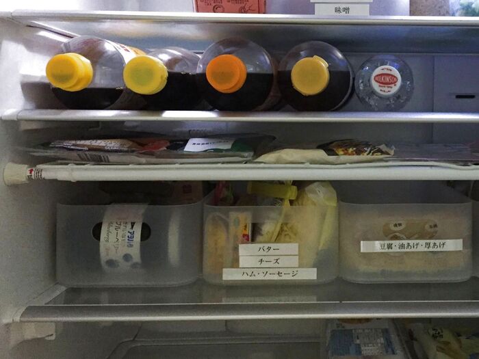 ◼︎冷蔵庫内のつっぱり棒を使った収納事例◼︎