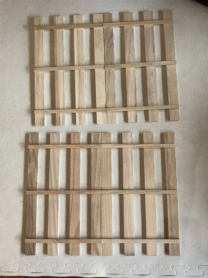 すのこを2枚ずつ接着します