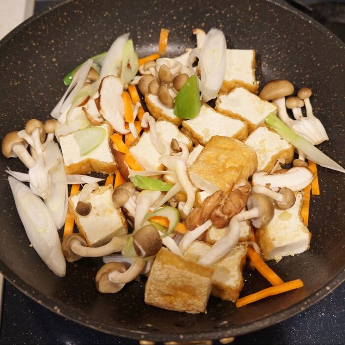 野菜を加えます。