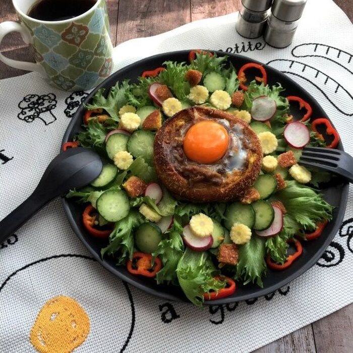 朝からがっつり~♪カレーパンサラダ