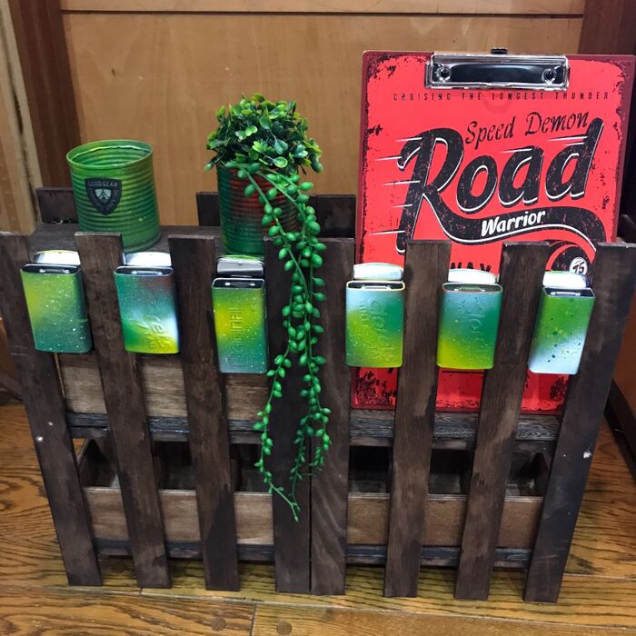 缶は1番上の棚に置きます