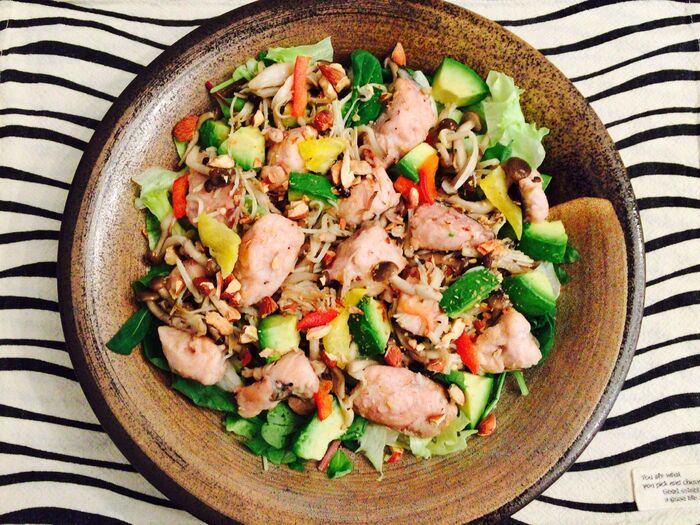 一皿で栄養満点ダイエット!鮭とキノコのAutumn Power Salad