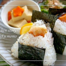 普段使いのおにぎりがこれ1つで風味もアップ♪レモンの香りの『焼き鮭のおにぎり』