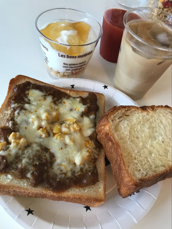 ママのピンチを救う?レジャー用食器で洗い物ゼロの朝食