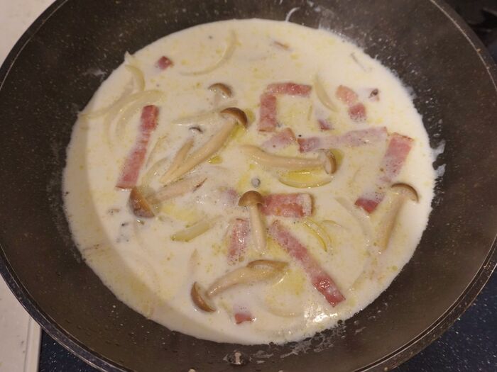 ソースを作ります。