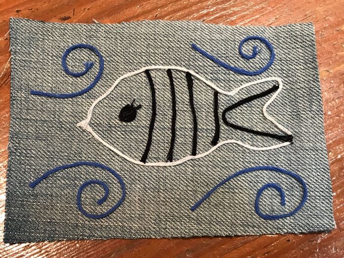 デニムに刺繍糸を貼ってお絵描き♪