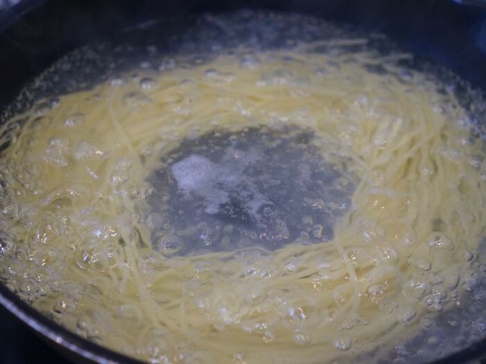 パスタを茹ではじめます