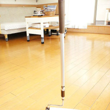 クイックルワイパーを超えたフローリング掃除アイテム「コロコロ フロアクリン」