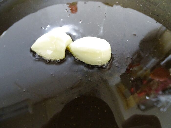 パスタ用のオイルを準備