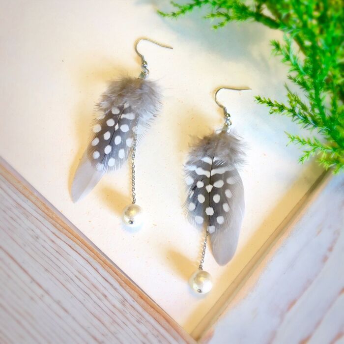 100均の羽根で【ダブルフェザーピアス】