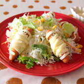 ハロウィンにぴったり!ウインナーミイラのコーンサラダ