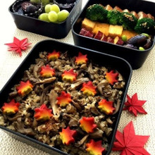 秋の香り~♪紅葉麩をちらした舞茸炊き込みご飯