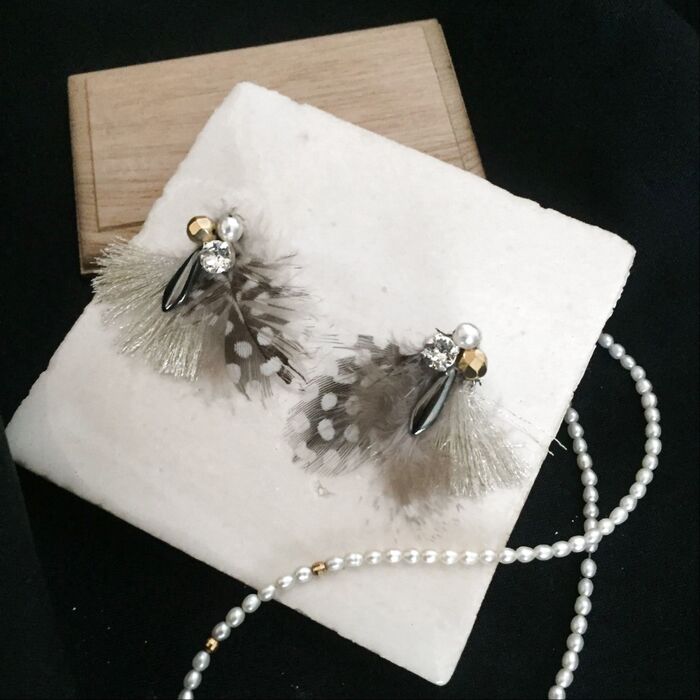 フェザーとタッセルで★オータム耳飾りをハンドメイド