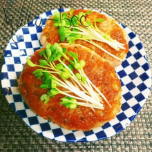 お弁当にも◎ふわふわ絶品!大豆とお豆腐の和風おろし豚バーグ