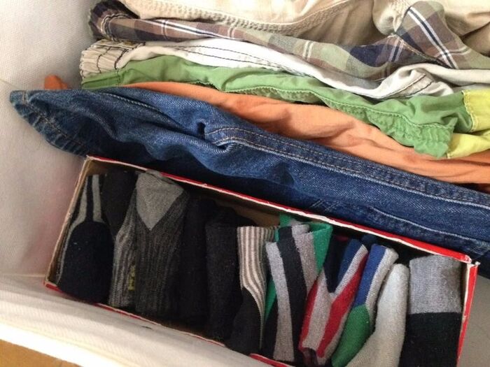 子供用靴下は二つ折り、大人用は三つ折りにして立てて収納