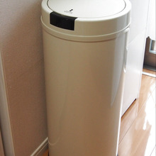 蓋に手をかけずに開閉できてとても衛生的です!