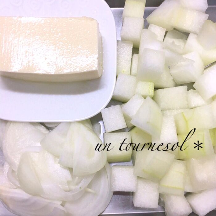 ①皮はピーラーでむくと簡単に♪