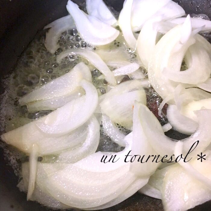 ②玉ねぎを焦がさないように注意して!