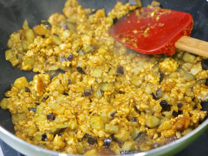 残りの調味料を加えて調味する