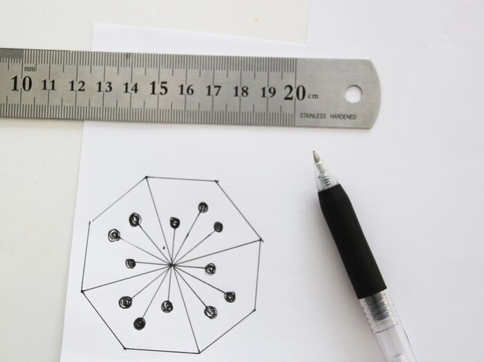 まずは下描きから♪