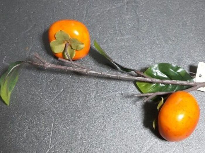 1.かきの造花を加工する。