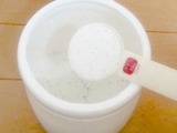 粉末洗剤はキッチンの計量スプーンを使うとスムーズだった(老眼女子のコツ)